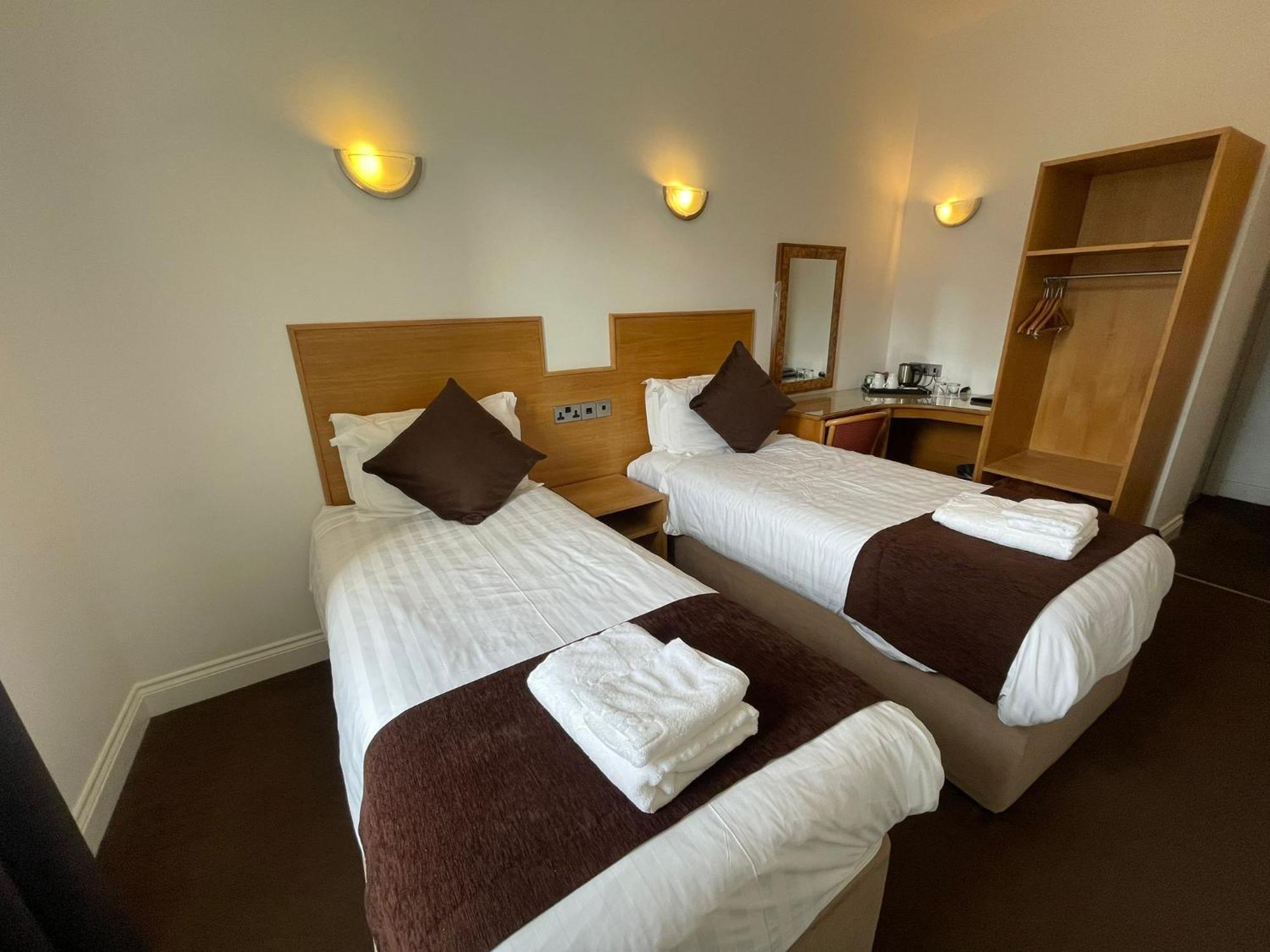 Four Saints Brig Y Don Hotel Llandudno Exterior photo